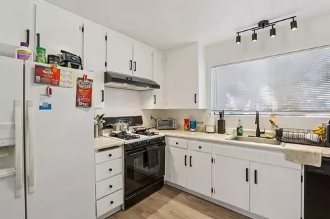 Kitchen - 355 Parkview Ter G1, Vallejo, CA 94589 photo 2 of 4