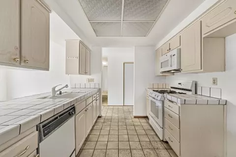 Kitchen - 45811 Cheyenne Pl, Fremont, CA 94539 photo 2 of 3