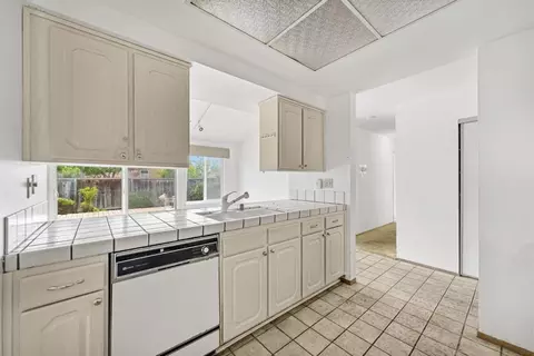 Kitchen - 45811 Cheyenne Pl, Fremont, CA 94539 photo 3 of 3