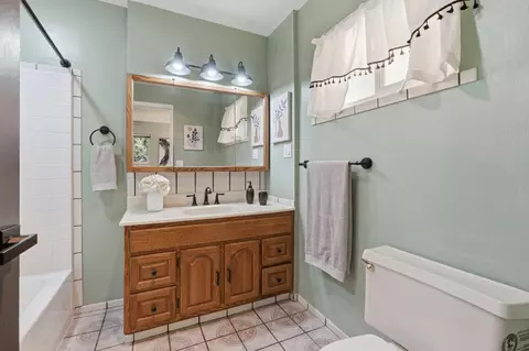 Bath - 8440 Diane Ct, Gilroy, CA 95020 photo 1 of 2