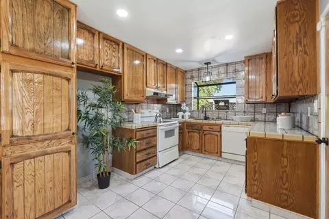 Kitchen - 8440 Diane Ct, Gilroy, CA 95020 photo 2 of 2