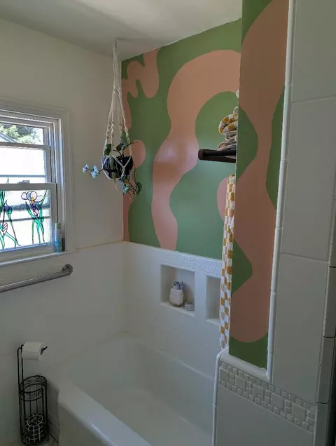 Bath - 640 Park St, Salinas, CA 93901 photo 1 of 4
