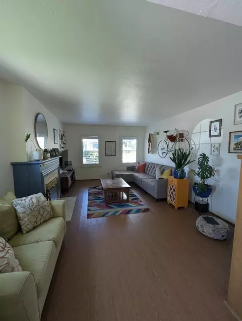 Living - 640 Park St, Salinas, CA 93901 photo 1 of 2