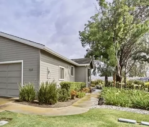 737 Helen Dr, Hollister, CA 95023