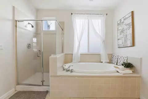 Bath - 2845 Bresso Ct, Livermore, CA 94550 photo 4 of 5