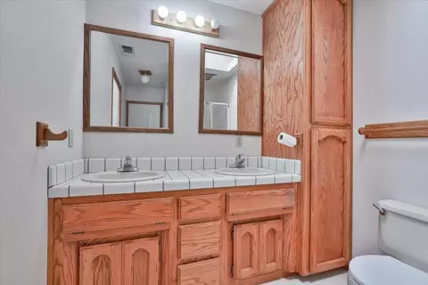 Bath - 1416 Blue Tent Ct, Cool, CA 95614 photo 2 of 3