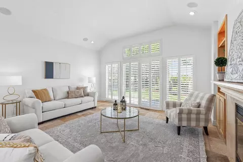 Living - 905 Helen Dr, Hollister, CA 95023 photo 2 of 3