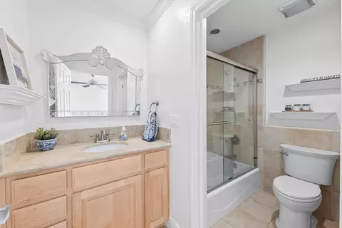 Bath - 905 Helen Dr, Hollister, CA 95023 photo 1 of 2