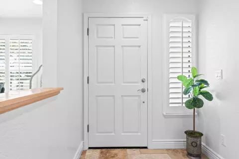 Entry Way - 905 Helen Dr, Hollister, CA 95023 photo 2 of 5
