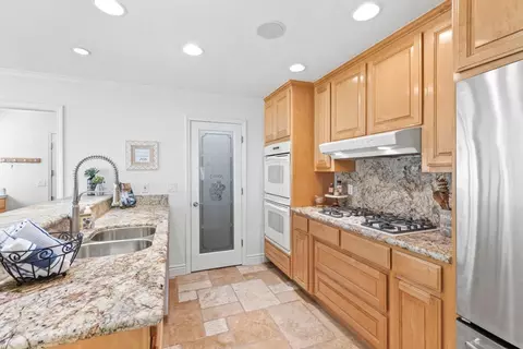 Kitchen - 905 Helen Dr, Hollister, CA 95023 photo 1 of 4