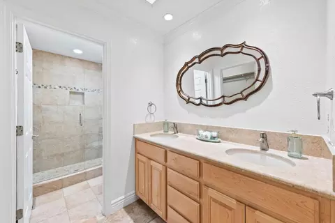 Bath - 905 Helen Dr, Hollister, CA 95023 photo 2 of 2