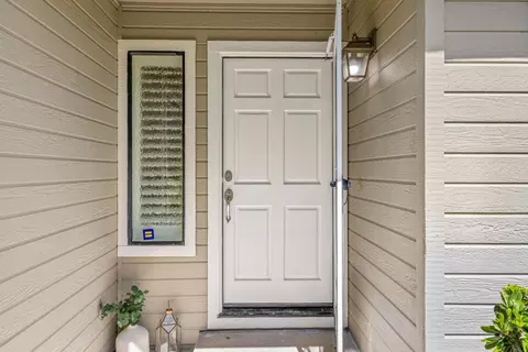 Entry Way - 905 Helen Dr, Hollister, CA 95023 photo 1 of 5