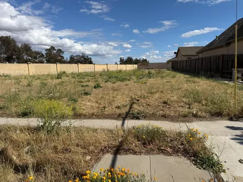 APT 6 Elm Ave, Greenfield, CA 93927
