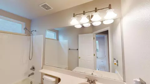 Bath - 949 Barrera St, Soledad, CA 93960 photo 1 of 6