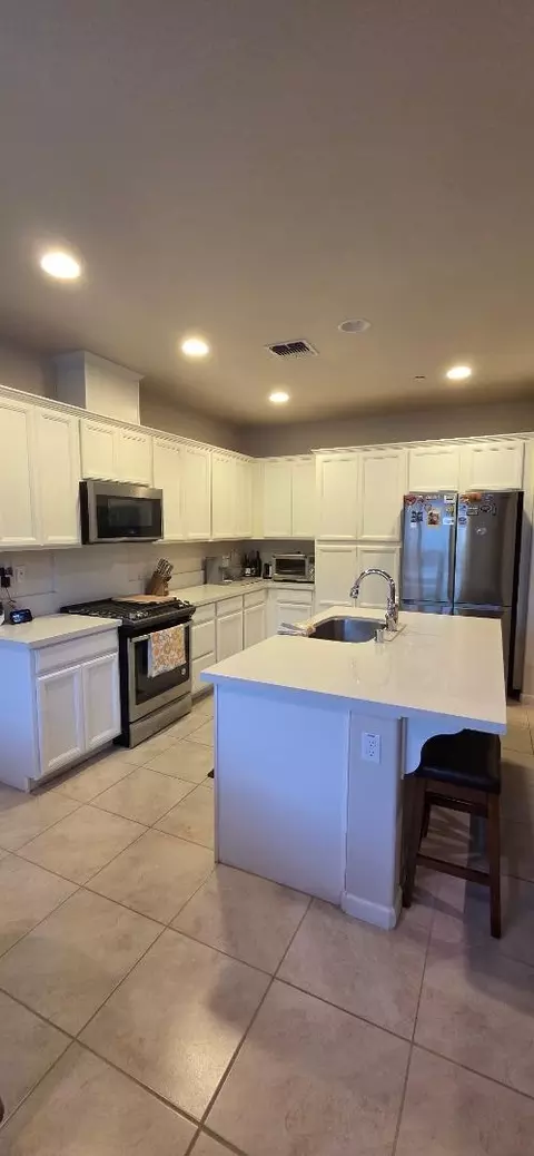 Kitchen - 638 Luna Way, Soledad, CA 93960 photo 2 of 3