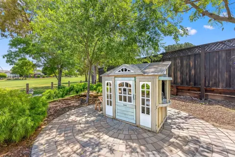 Exterior - 535 Bobbys Ln, Hollister, CA 95023 photo 8 of 14