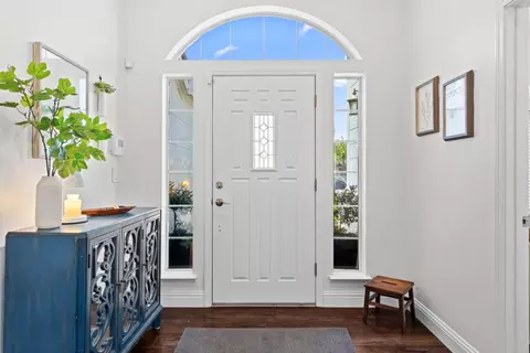 Entry Way - 535 Bobbys Ln, Hollister, CA 95023 photo 2 of 2