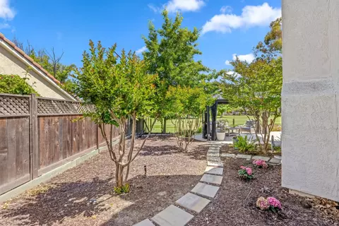 Exterior - 535 Bobbys Ln, Hollister, CA 95023 photo 10 of 14