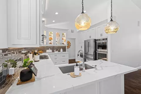 Kitchen - 535 Bobbys Ln, Hollister, CA 95023 photo 2 of 4