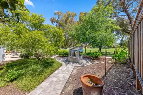 Exterior - 535 Bobbys Ln, Hollister, CA 95023 photo 9 of 14