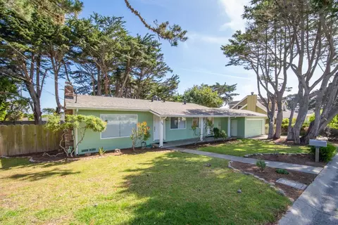 1136 Del Monte Blvd, Pacific Grove, CA 93950