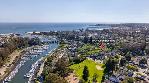 141 Southampton Ln A, Santa Cruz, CA 95062