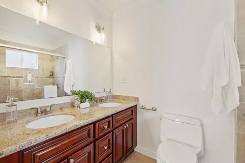 Bath - 1027 Grape Ave, Sunnyvale, CA 94087 photo 2 of 2