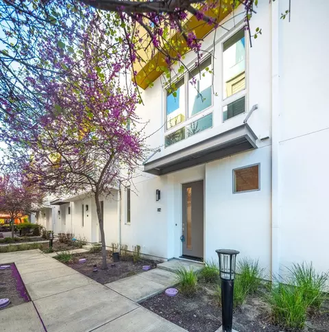 Exterior - 7922 Regional Cmn, Dublin, CA 94568 photo 4 of 6