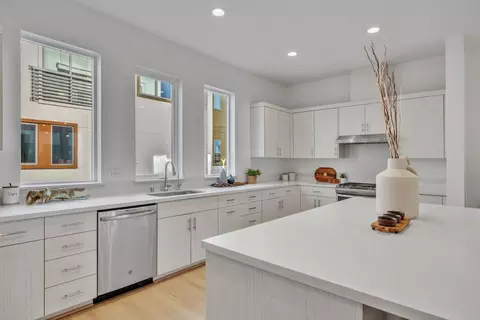 Kitchen - 7922 Regional Cmn, Dublin, CA 94568 photo 4 of 4