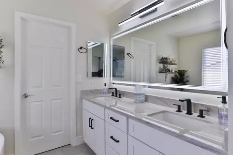 Bath - 2202 Estee Ct, San Jose, CA 95133 photo 4 of 8