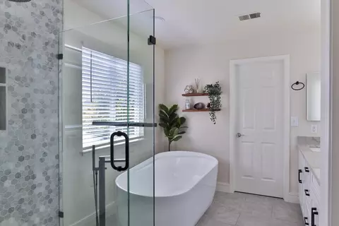 Bath - 2202 Estee Ct, San Jose, CA 95133 photo 3 of 8