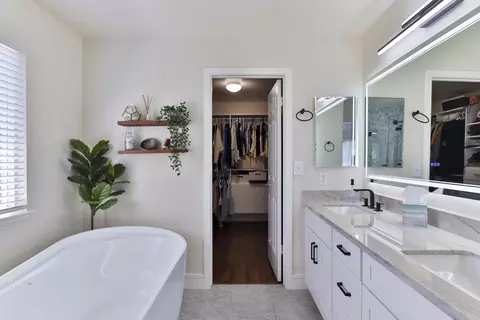 Bath - 2202 Estee Ct, San Jose, CA 95133 photo 5 of 8