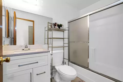Bath - 920 Elgin St G, San Lorenzo, CA 94580 photo 2 of 2