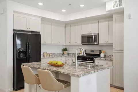 2082 Mahuron Cir, San Jose, CA 95133