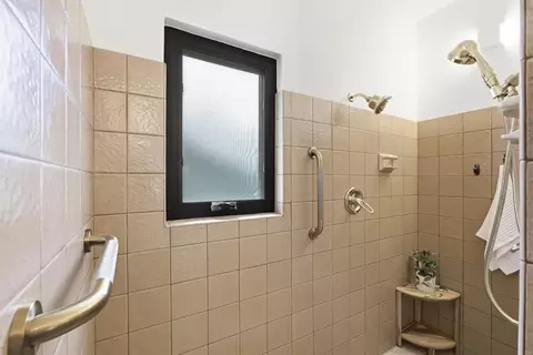 Bath - 533 Riverview Dr, Capitola, CA 95010 photo 2 of 7