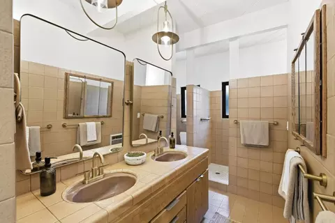 Bath - 533 Riverview Dr, Capitola, CA 95010 photo 1 of 7