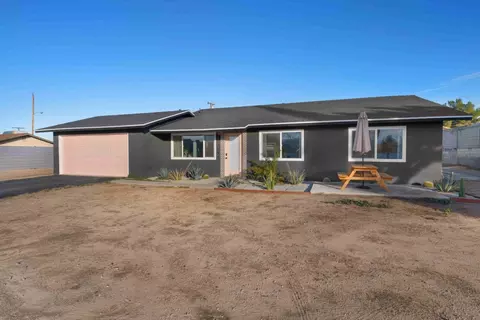 Exterior - 7137 Hanford Ave, Yucca Valley, CA 92284 photo 3 of 14