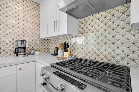 Kitchen - 7137 Hanford Ave, Yucca Valley, CA 92284 photo 3 of 5