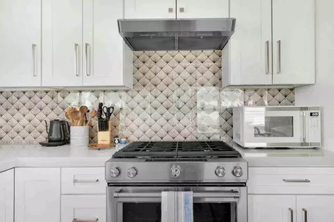 Kitchen - 7137 Hanford Ave, Yucca Valley, CA 92284 photo 2 of 5