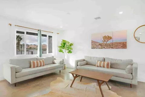 Living - 7137 Hanford Ave, Yucca Valley, CA 92284 photo 4 of 5