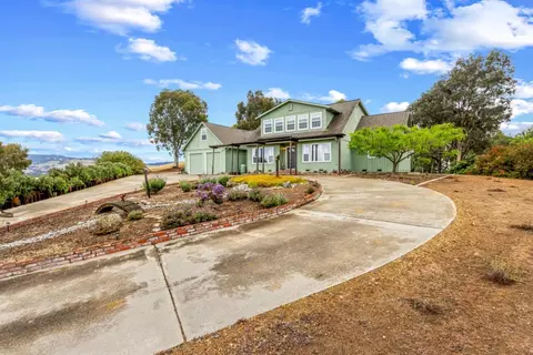 10230 Whiskey Hill Ln, Gilroy, CA 95020