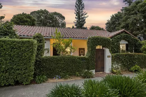 690 Lincoln Ave, Palo Alto, CA 94301