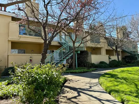 106 Sunnyhills Ct, Milpitas, CA 95035