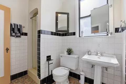 Bath - 474 Beech Ave, San Bruno, CA 94066 photo 2 of 3