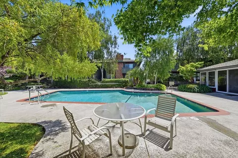 Exterior - 99 E Middlefield Rd 34, Mountain View, CA 94043 photo 7 of 10