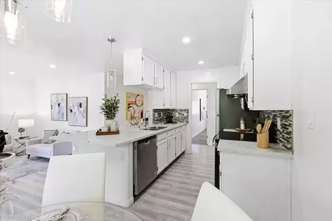 Kitchen - 99 E Middlefield Rd 34, Mountain View, CA 94043 photo 2 of 5