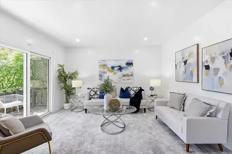Living - 99 E Middlefield Rd 34, Mountain View, CA 94043 photo 2 of 5