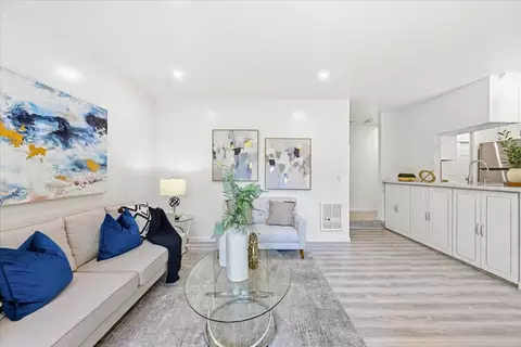 Living - 99 E Middlefield Rd 34, Mountain View, CA 94043 photo 4 of 5