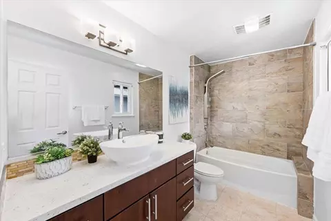 Bath - 99 E Middlefield Rd 34, Mountain View, CA 94043 photo 1 of 5