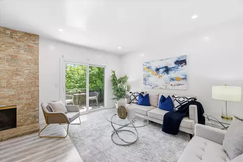 Living - 99 E Middlefield Rd 34, Mountain View, CA 94043 photo 3 of 5